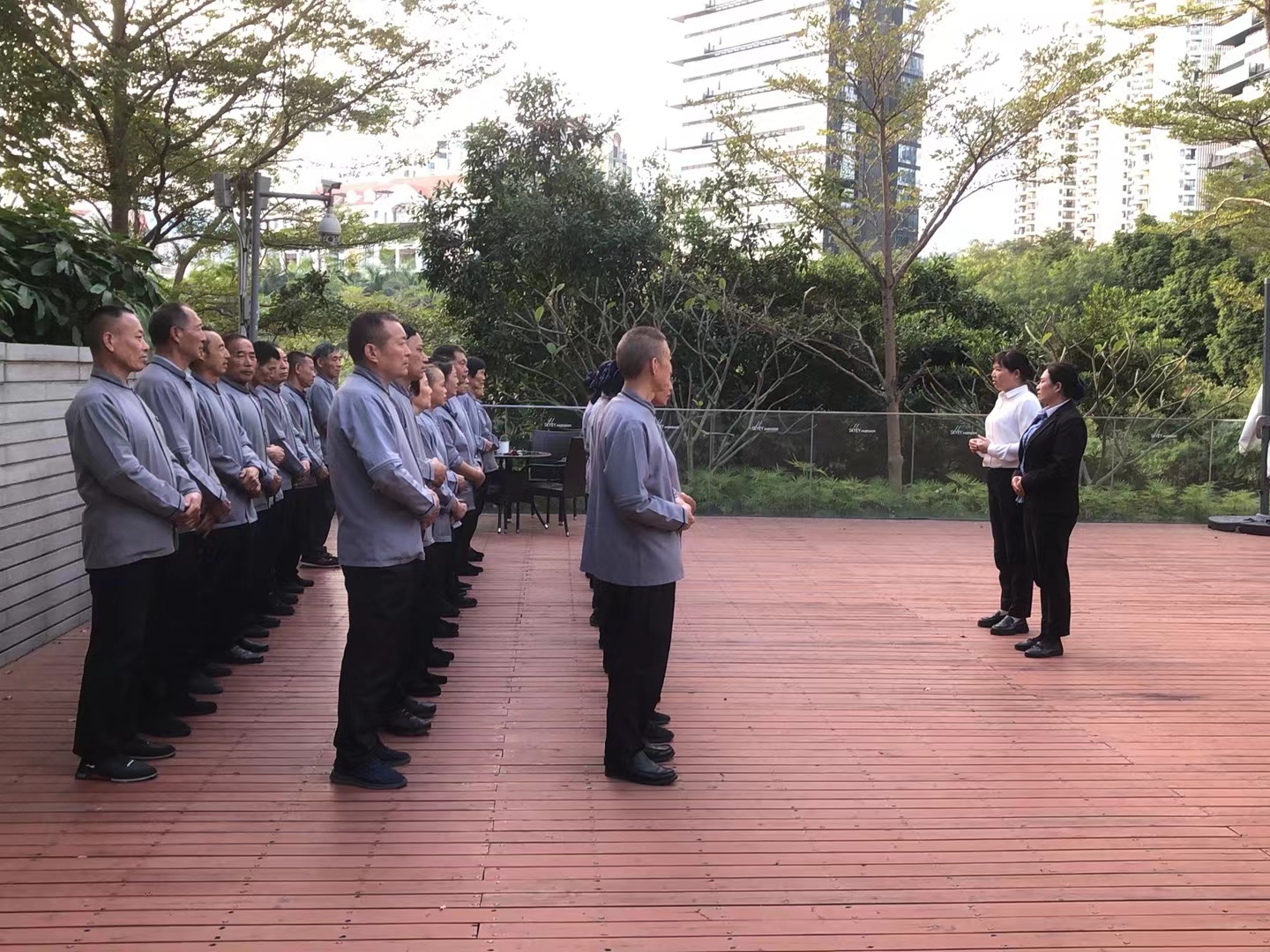 員工列隊(duì)、禮儀培訓(xùn)展示2